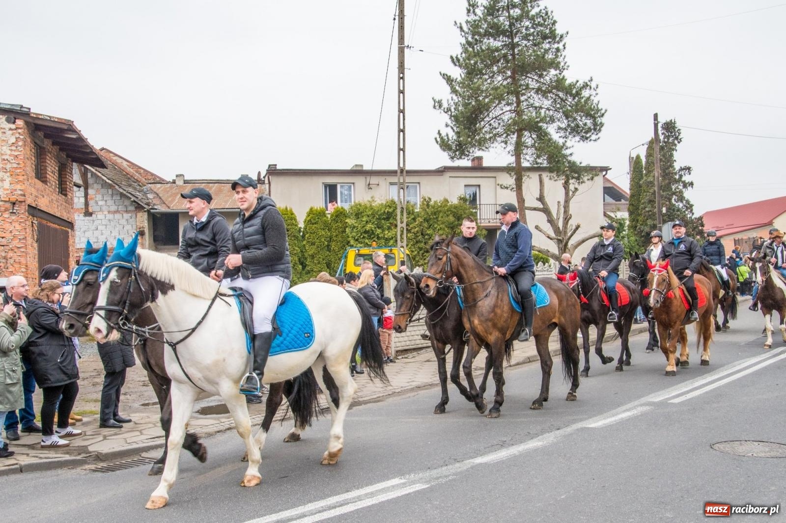 Zdjęcie w galerii na portalu naszraciborz.pl: Z pokolenia na pokolenie. Procesja wielkanocna w Sudole [FOTO i WIDEO] wiadomości z regionu