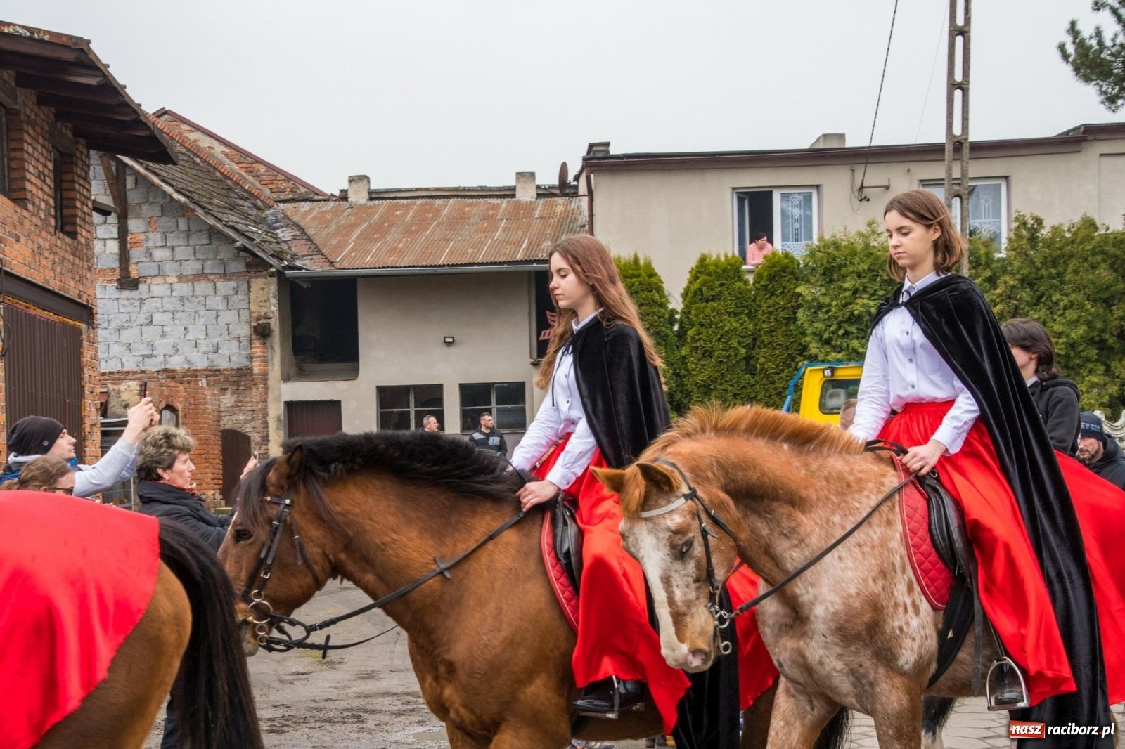 Zdjęcie w galerii na portalu naszraciborz.pl: Z pokolenia na pokolenie. Procesja wielkanocna w Sudole [FOTO i WIDEO] wiadomości z regionu