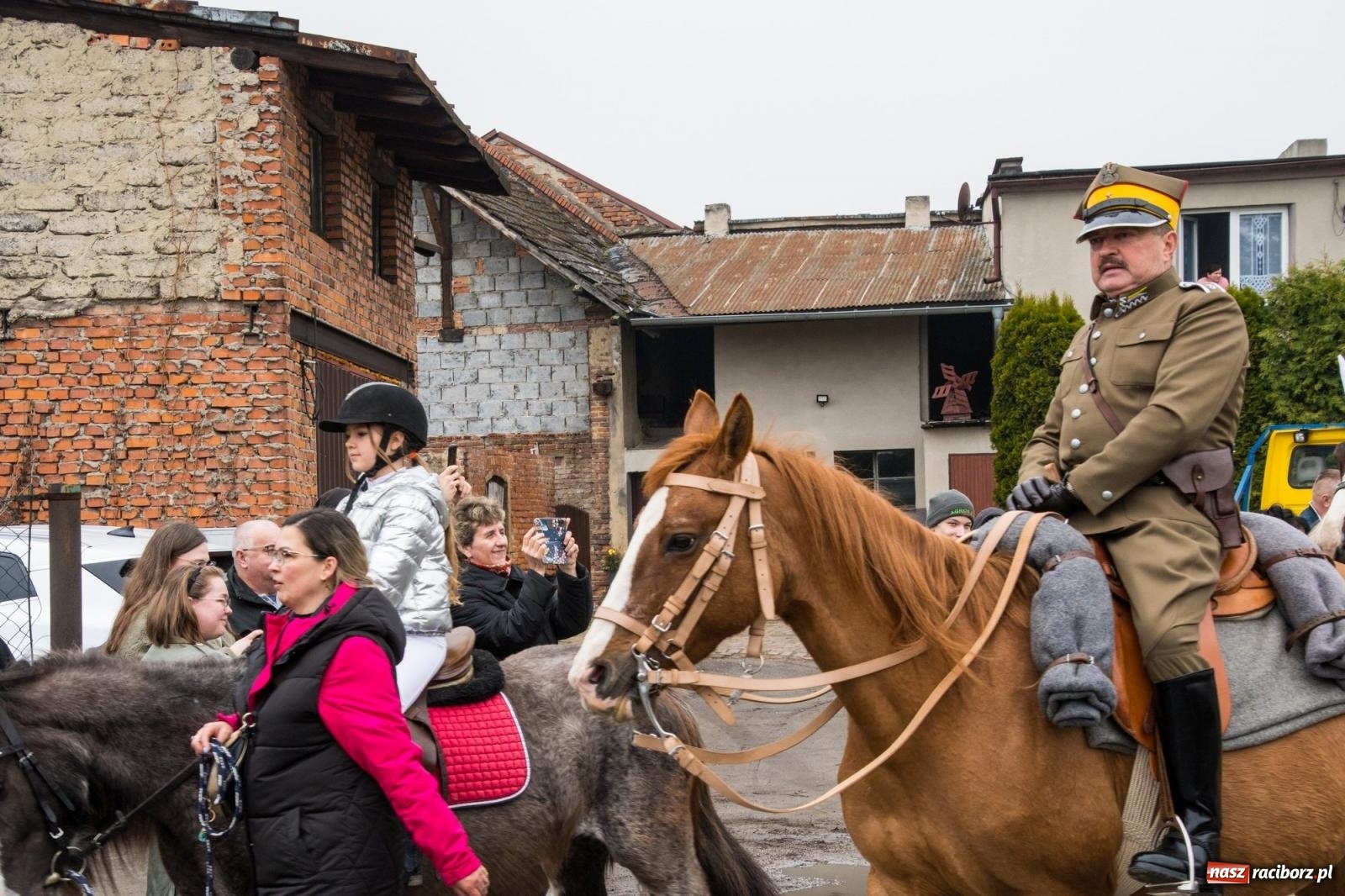 Zdjęcie w galerii na portalu naszraciborz.pl: Z pokolenia na pokolenie. Procesja wielkanocna w Sudole [FOTO i WIDEO] wiadomości z regionu