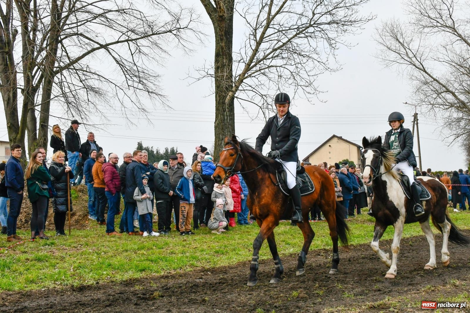 Zdjęcie w galerii na portalu naszraciborz.pl: Wyścigi na finał bieńkowickiej procesji konnej [FOTO i WIDEO] wiadomości z regionu