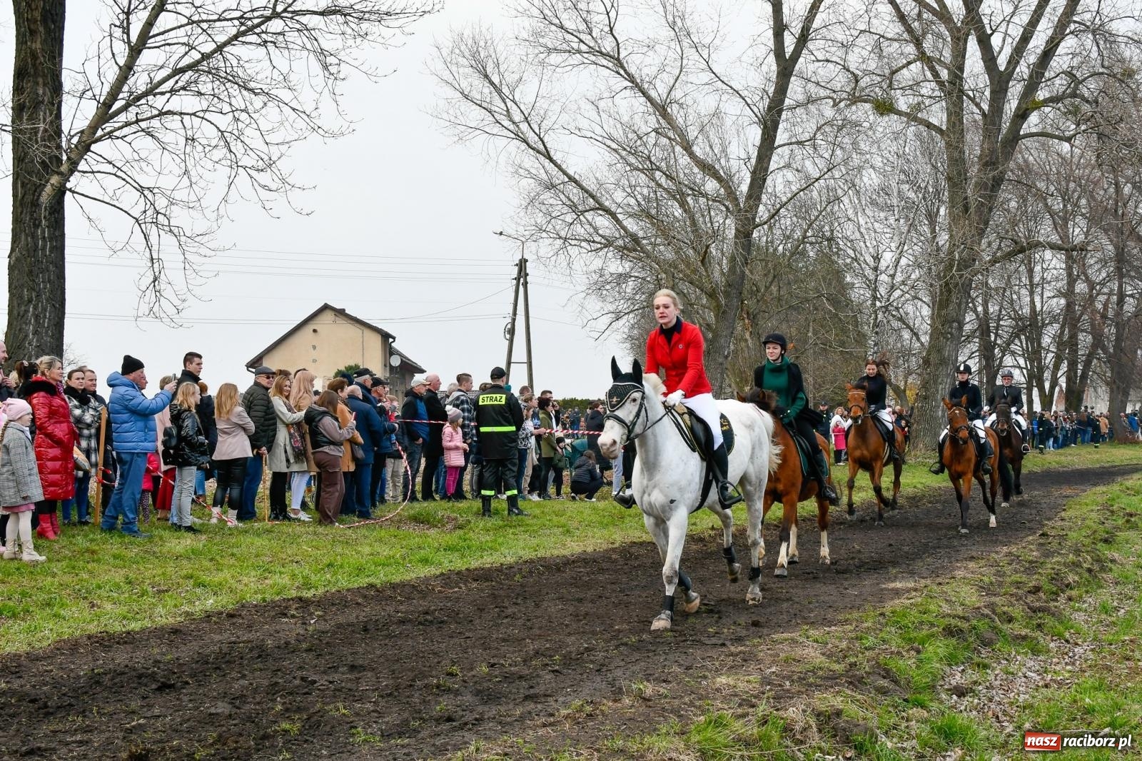 Zdjęcie w galerii na portalu naszraciborz.pl: Wyścigi na finał bieńkowickiej procesji konnej [FOTO i WIDEO] wiadomości z regionu