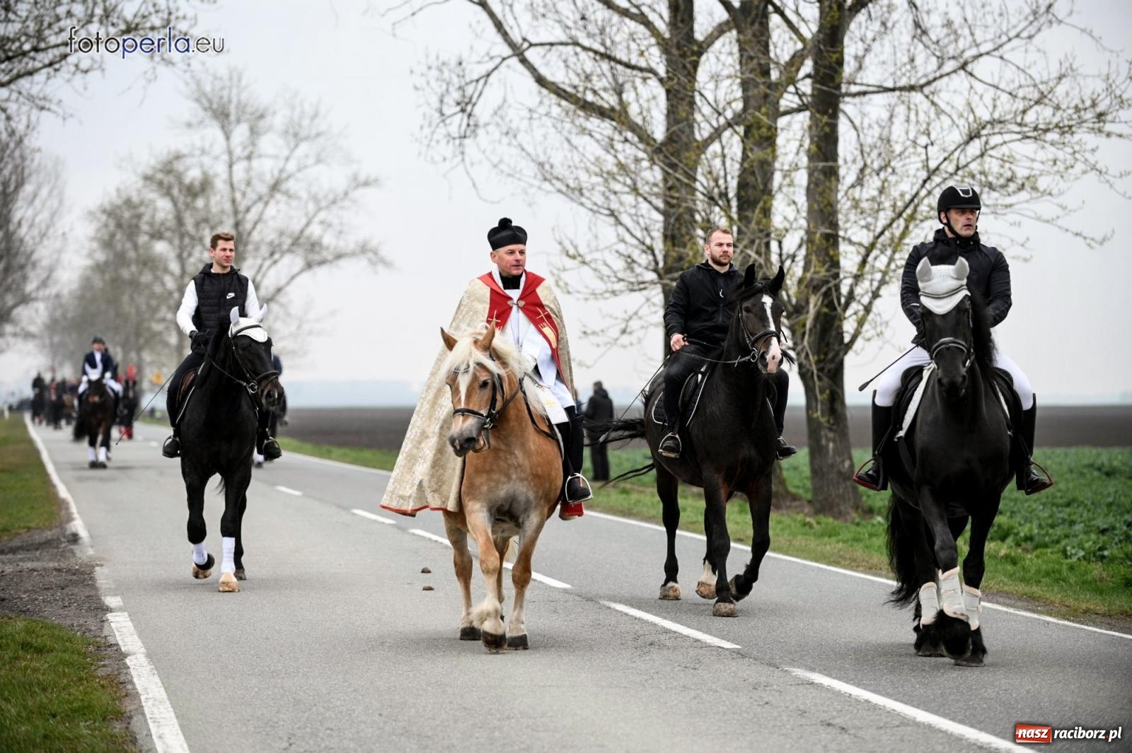 Zdjęcie w galerii na portalu naszraciborz.pl: Parada konna w Pietrowicach Wielkich [FOTO] wiadomości z regionu