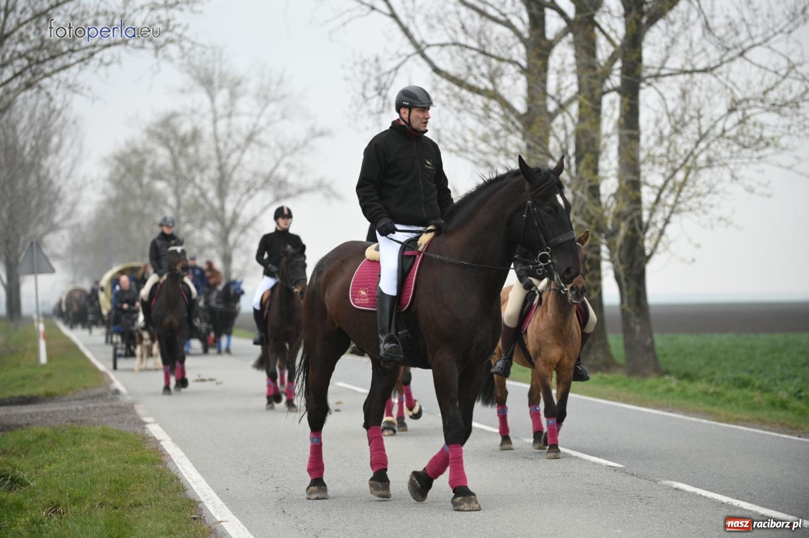 Zdjęcie w galerii na portalu naszraciborz.pl: Parada konna w Pietrowicach Wielkich [FOTO] wiadomości z regionu