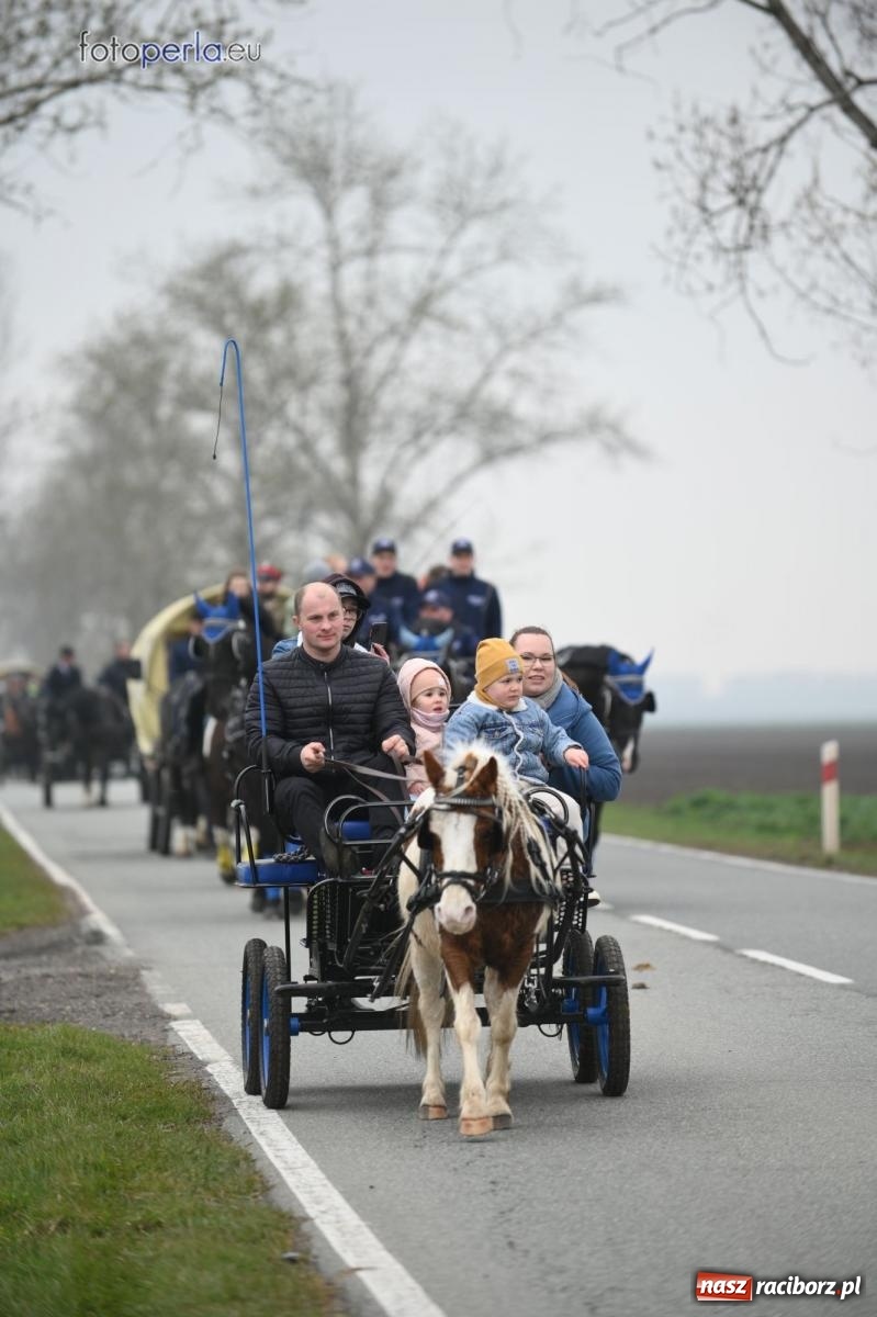 Zdjęcie w galerii na portalu naszraciborz.pl: Parada konna w Pietrowicach Wielkich [FOTO] wiadomości z regionu