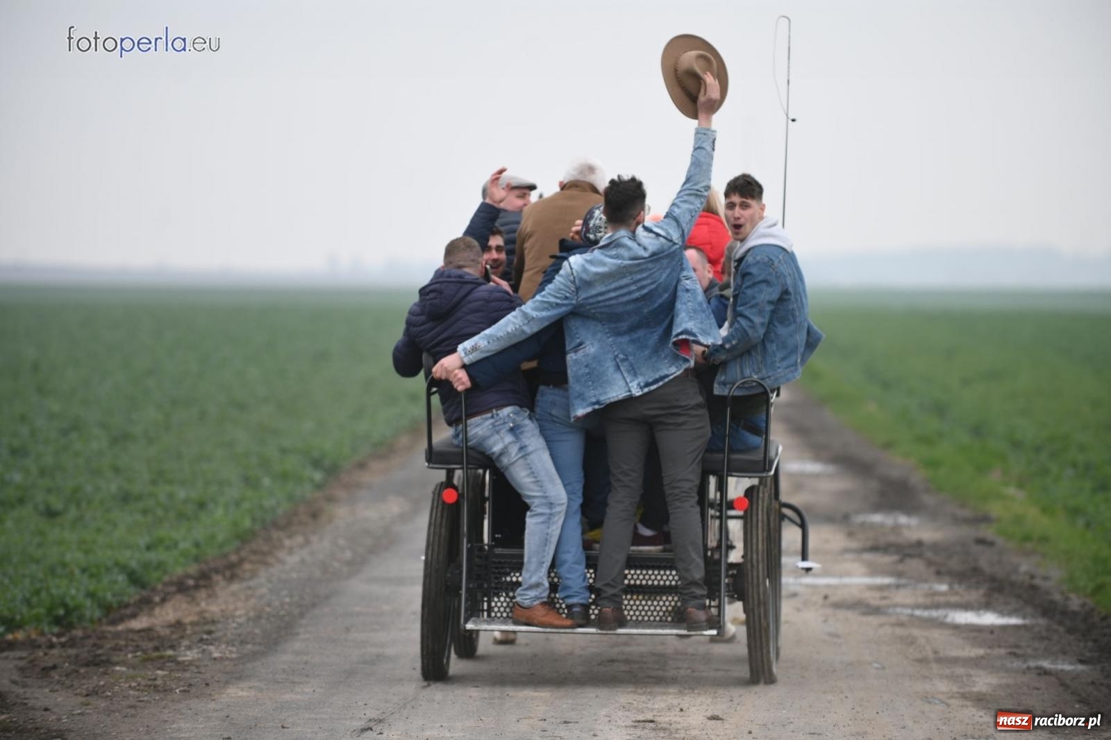 Zdjęcie w galerii na portalu naszraciborz.pl: Parada konna w Pietrowicach Wielkich [FOTO] wiadomości z regionu