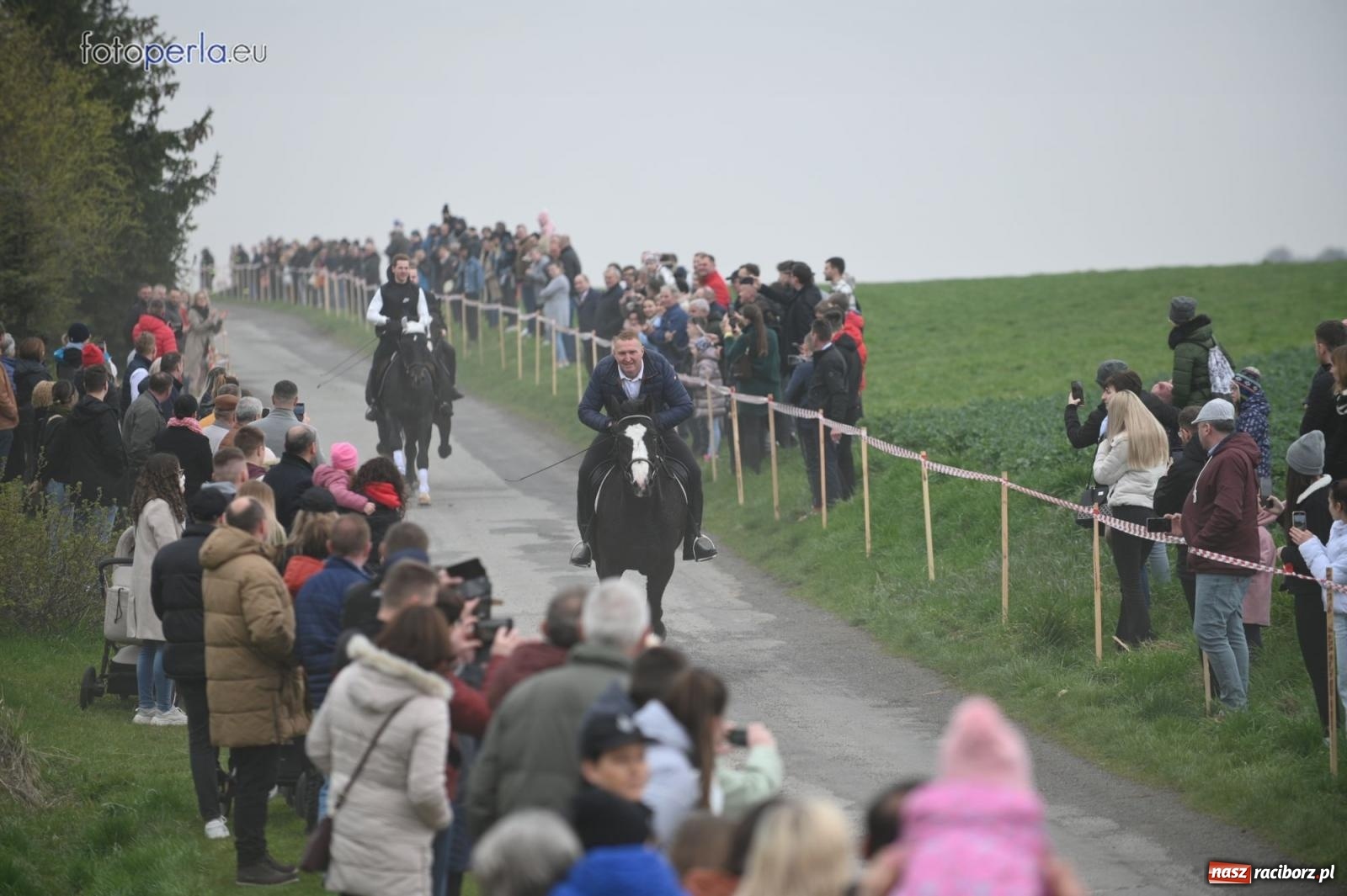 Zdjęcie w galerii na portalu naszraciborz.pl: Parada konna w Pietrowicach Wielkich [FOTO] wiadomości z regionu