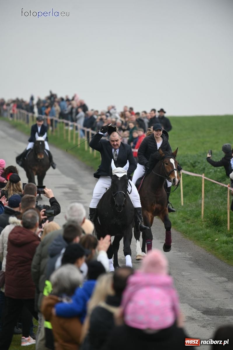 Zdjęcie w galerii na portalu naszraciborz.pl: Parada konna w Pietrowicach Wielkich [FOTO] wiadomości z regionu