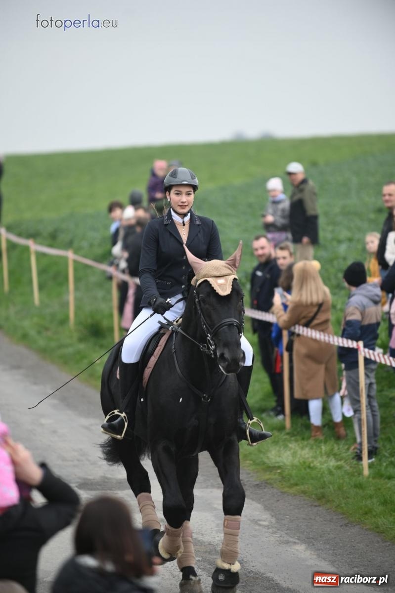 Zdjęcie w galerii na portalu naszraciborz.pl: Parada konna w Pietrowicach Wielkich [FOTO] wiadomości z regionu