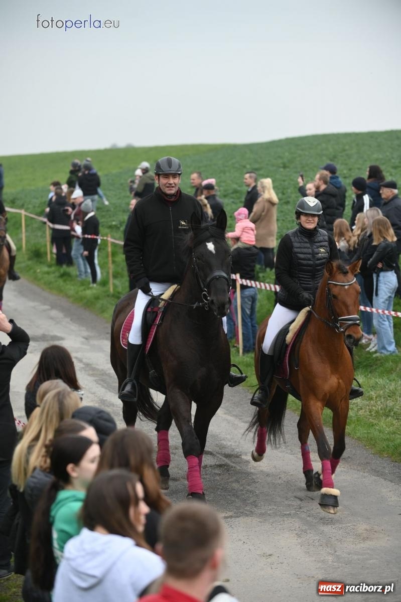 Zdjęcie w galerii na portalu naszraciborz.pl: Parada konna w Pietrowicach Wielkich [FOTO] wiadomości z regionu
