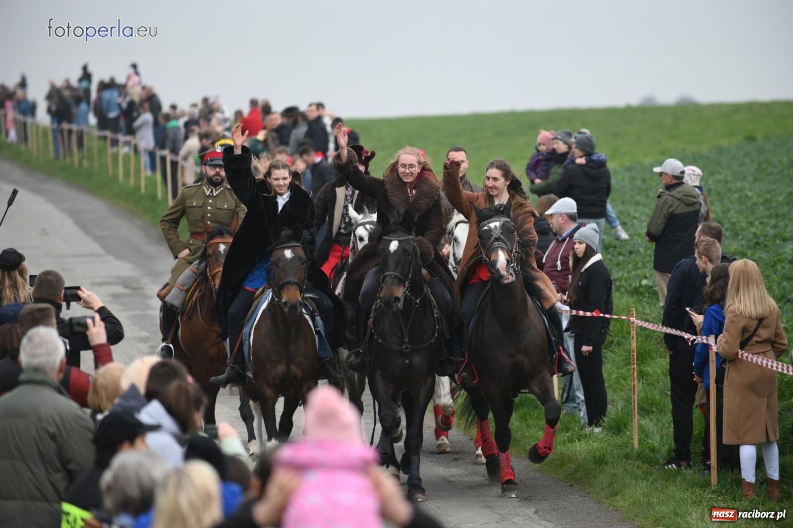 Zdjęcie w galerii na portalu naszraciborz.pl: Parada konna w Pietrowicach Wielkich [FOTO] wiadomości z regionu