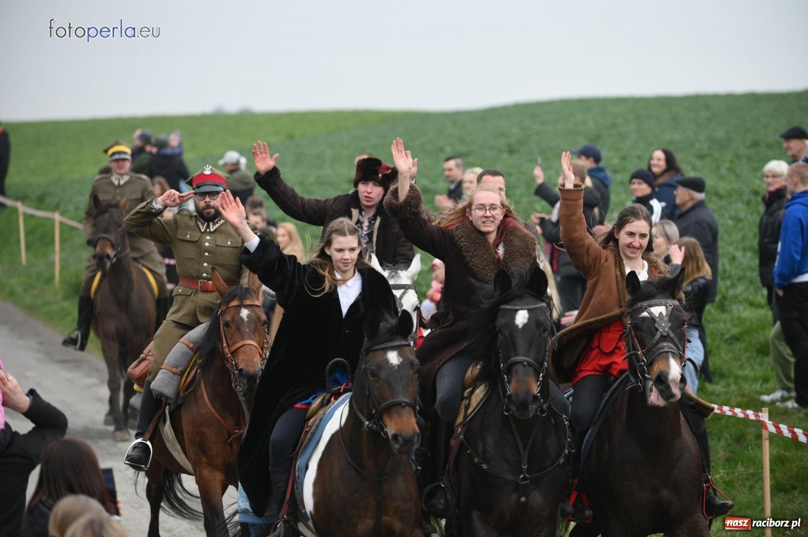 Zdjęcie w galerii na portalu naszraciborz.pl: Parada konna w Pietrowicach Wielkich [FOTO] wiadomości z regionu