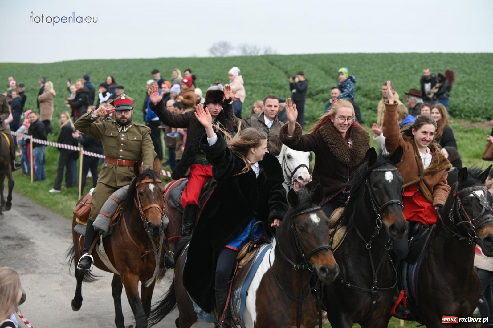 Zdjęcie w galerii na portalu naszraciborz.pl: Parada konna w Pietrowicach Wielkich [FOTO] wiadomości z regionu