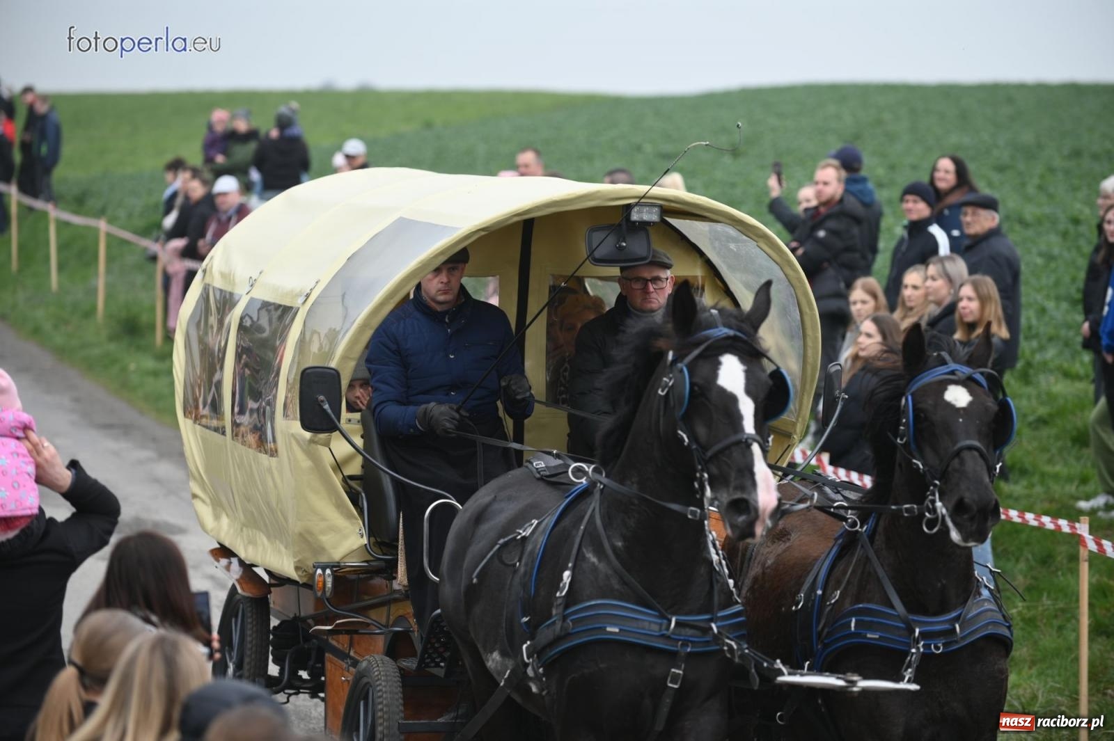 Zdjęcie w galerii na portalu naszraciborz.pl: Parada konna w Pietrowicach Wielkich [FOTO] wiadomości z regionu