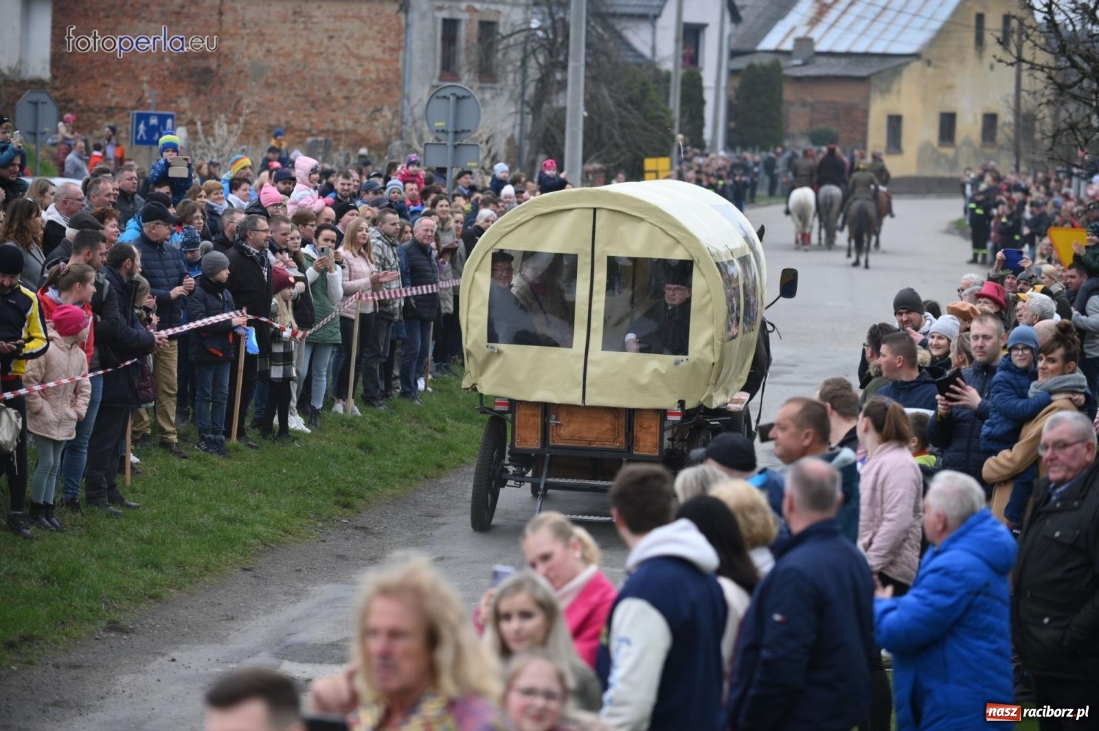 Zdjęcie w galerii na portalu naszraciborz.pl: Parada konna w Pietrowicach Wielkich [FOTO] wiadomości z regionu