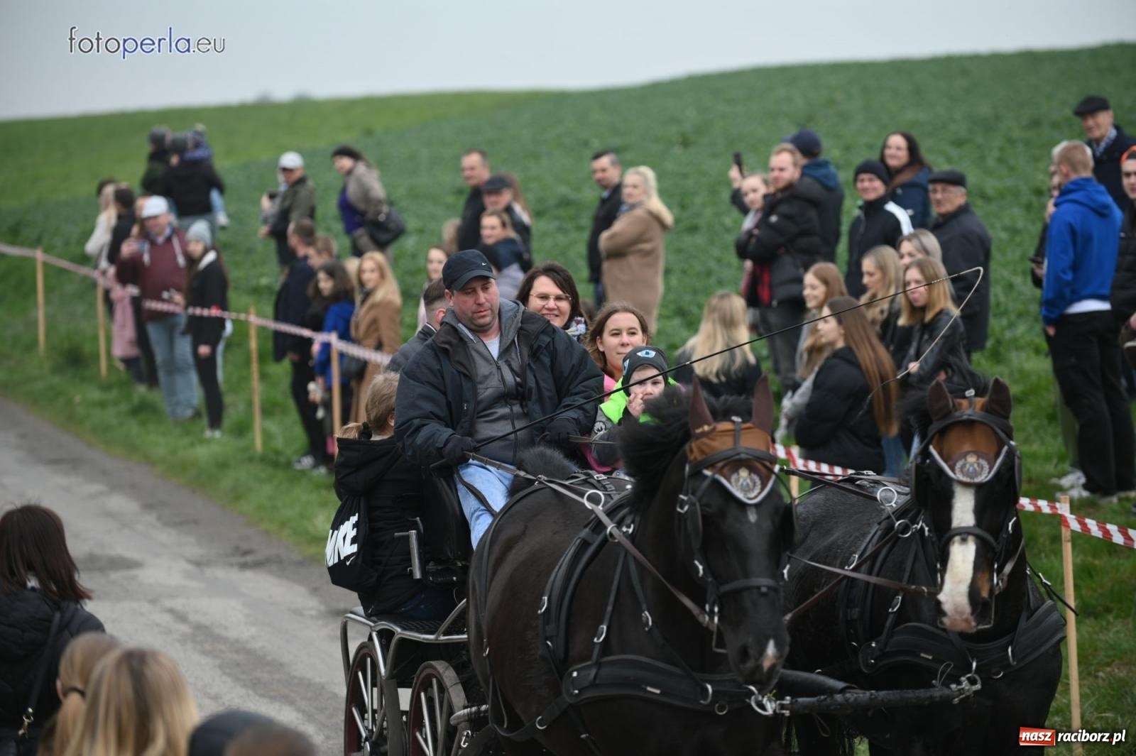 Zdjęcie w galerii na portalu naszraciborz.pl: Parada konna w Pietrowicach Wielkich [FOTO] wiadomości z regionu