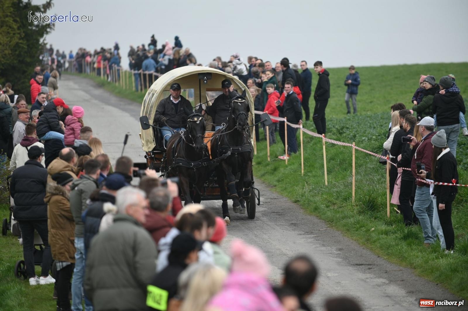 Zdjęcie w galerii na portalu naszraciborz.pl: Parada konna w Pietrowicach Wielkich [FOTO] wiadomości z regionu