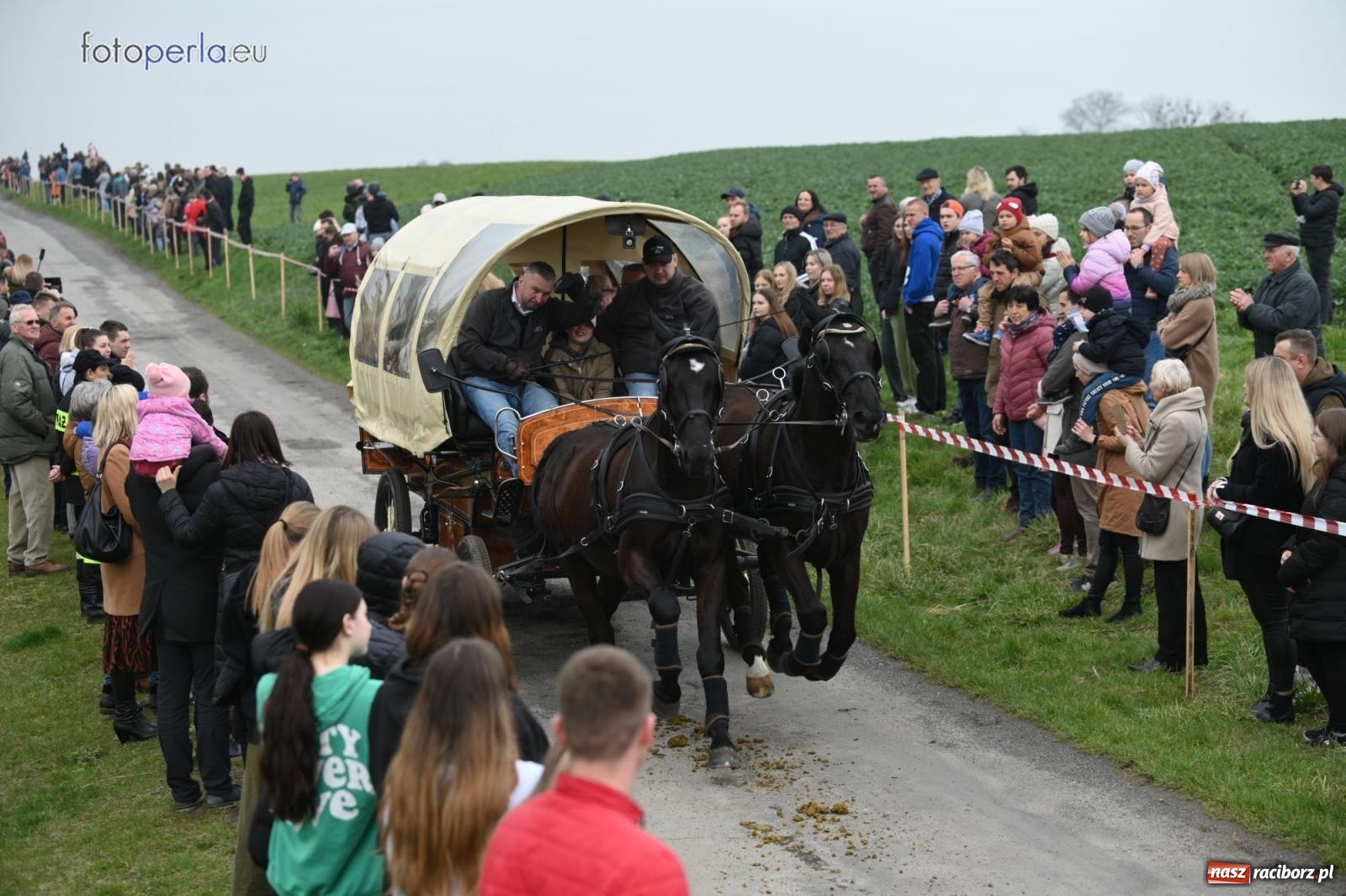 Zdjęcie w galerii na portalu naszraciborz.pl: Parada konna w Pietrowicach Wielkich [FOTO] wiadomości z regionu