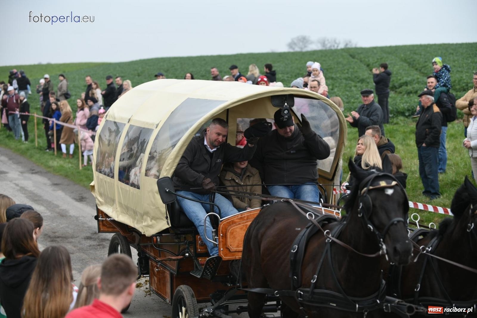 Zdjęcie w galerii na portalu naszraciborz.pl: Parada konna w Pietrowicach Wielkich [FOTO] wiadomości z regionu
