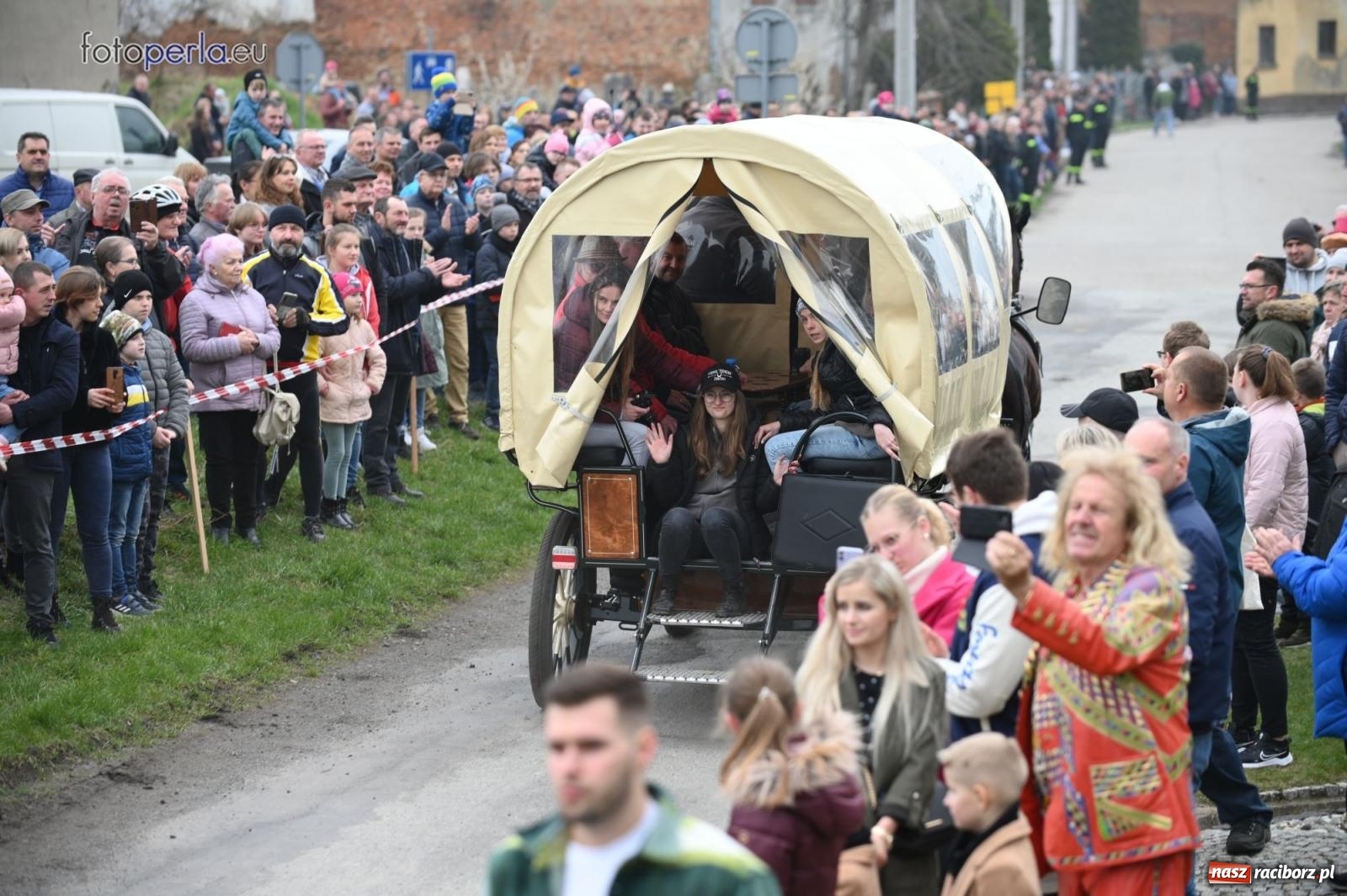 Zdjęcie w galerii na portalu naszraciborz.pl: Parada konna w Pietrowicach Wielkich [FOTO] wiadomości z regionu