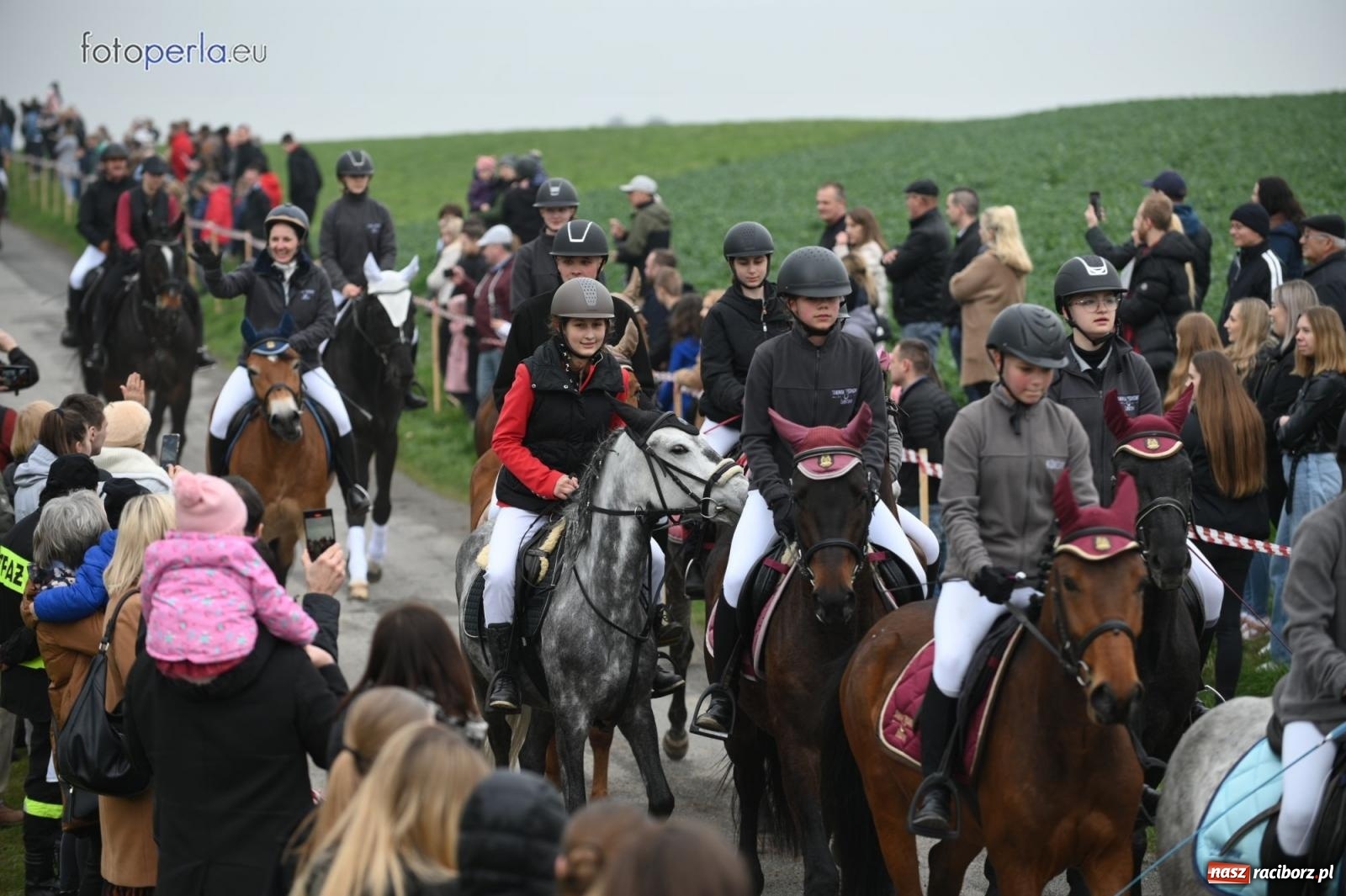 Zdjęcie w galerii na portalu naszraciborz.pl: Parada konna w Pietrowicach Wielkich [FOTO] wiadomości z regionu