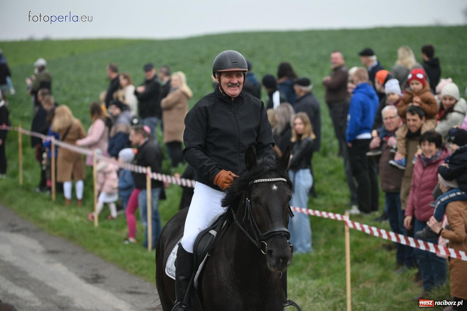 Zdjęcie w galerii na portalu naszraciborz.pl: Parada konna w Pietrowicach Wielkich [FOTO] wiadomości z regionu