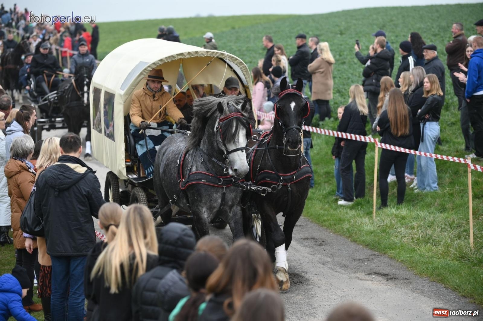 Zdjęcie w galerii na portalu naszraciborz.pl: Parada konna w Pietrowicach Wielkich [FOTO] wiadomości z regionu