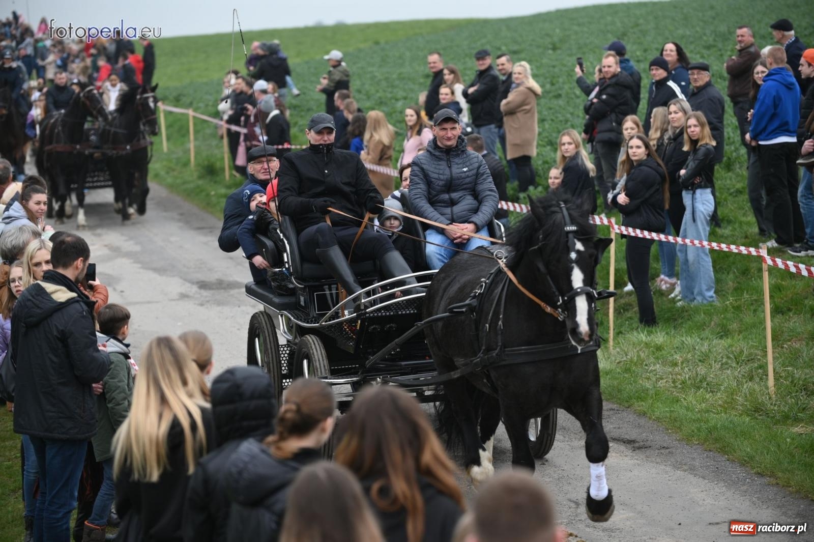 Zdjęcie w galerii na portalu naszraciborz.pl: Parada konna w Pietrowicach Wielkich [FOTO] wiadomości z regionu