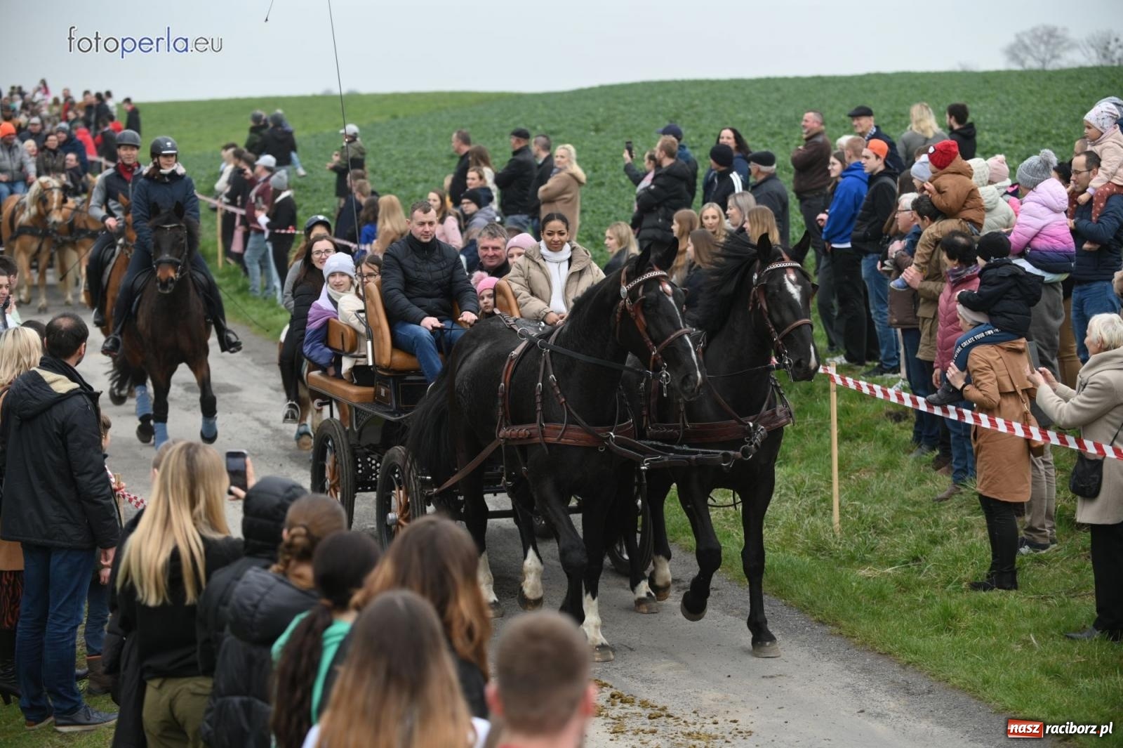 Zdjęcie w galerii na portalu naszraciborz.pl: Parada konna w Pietrowicach Wielkich [FOTO] wiadomości z regionu