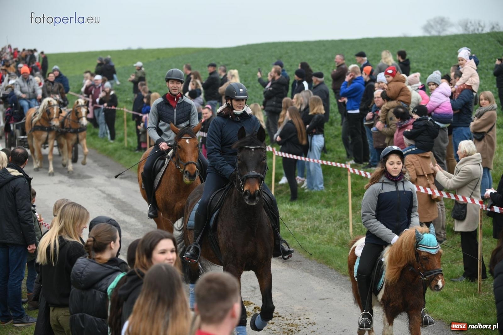 Zdjęcie w galerii na portalu naszraciborz.pl: Parada konna w Pietrowicach Wielkich [FOTO] wiadomości z regionu