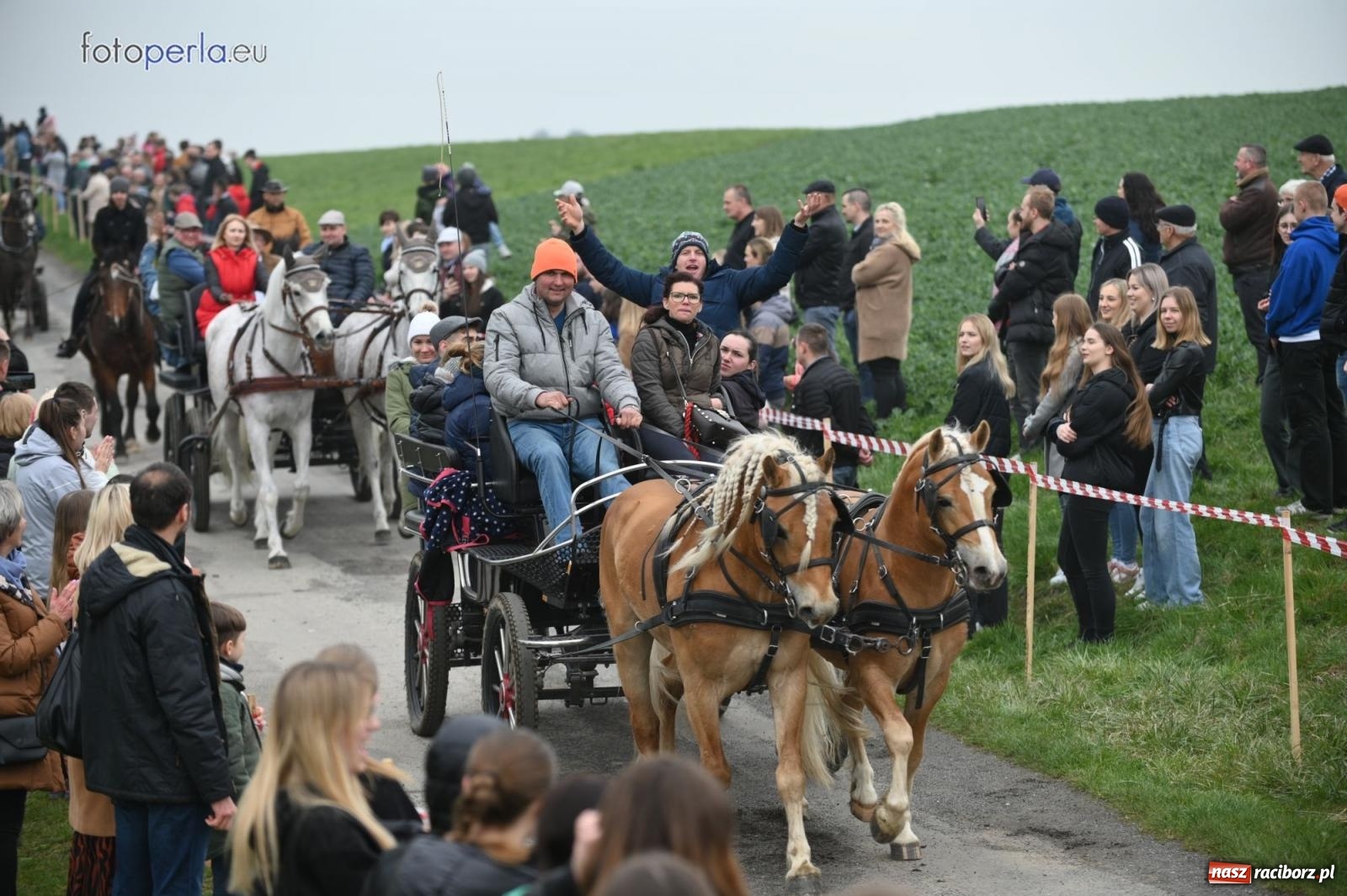 Zdjęcie w galerii na portalu naszraciborz.pl: Parada konna w Pietrowicach Wielkich [FOTO] wiadomości z regionu