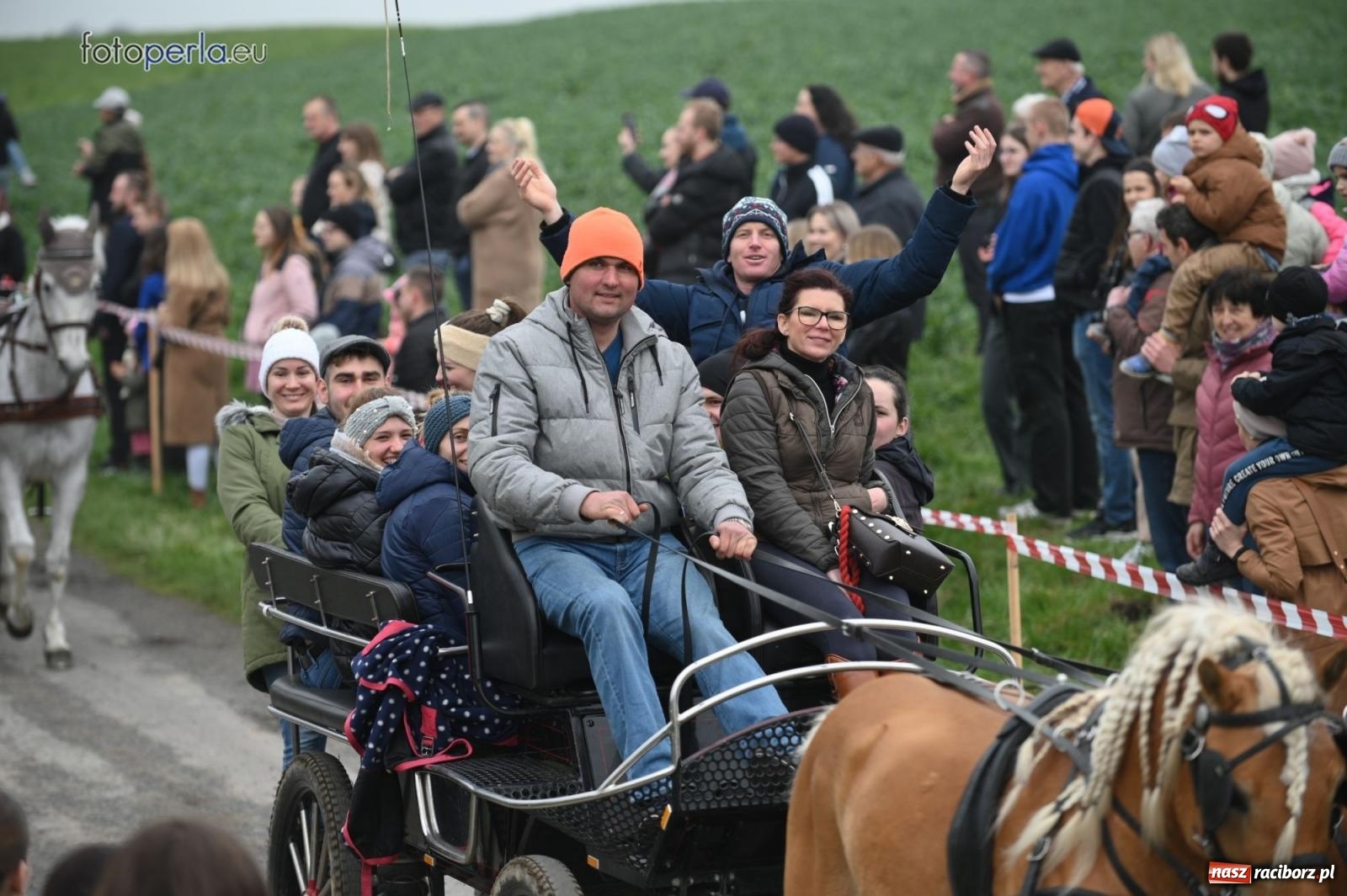 Zdjęcie w galerii na portalu naszraciborz.pl: Parada konna w Pietrowicach Wielkich [FOTO] wiadomości z regionu