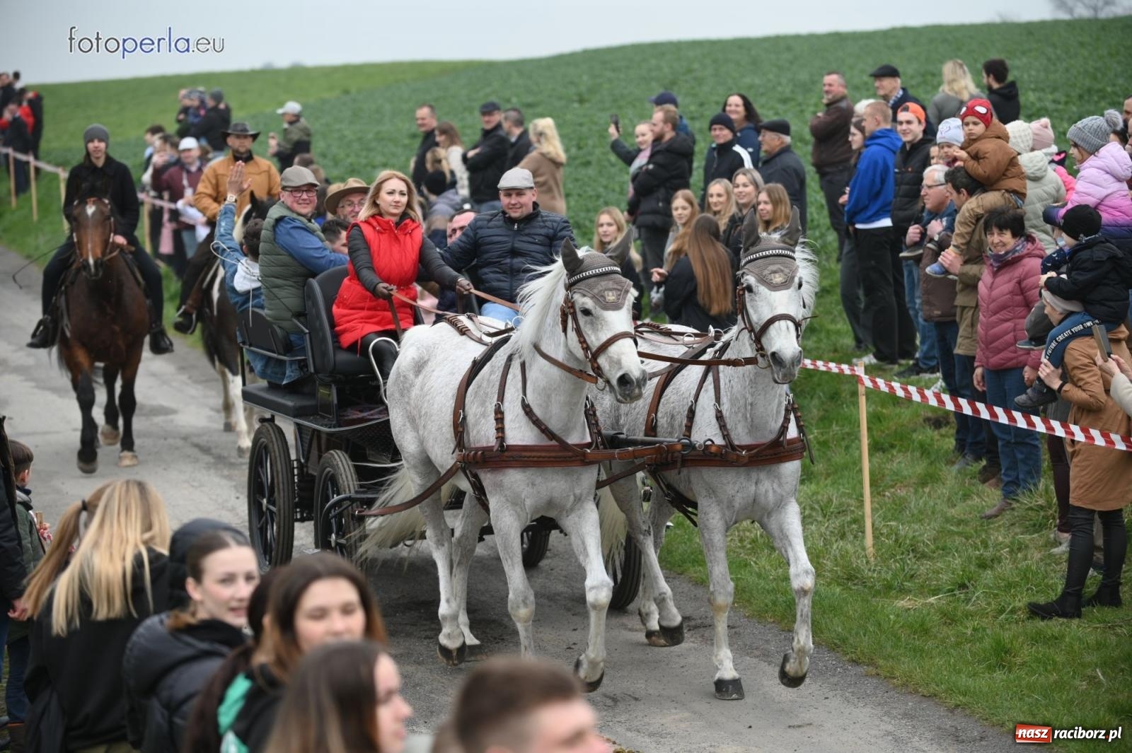 Zdjęcie w galerii na portalu naszraciborz.pl: Parada konna w Pietrowicach Wielkich [FOTO] wiadomości z regionu