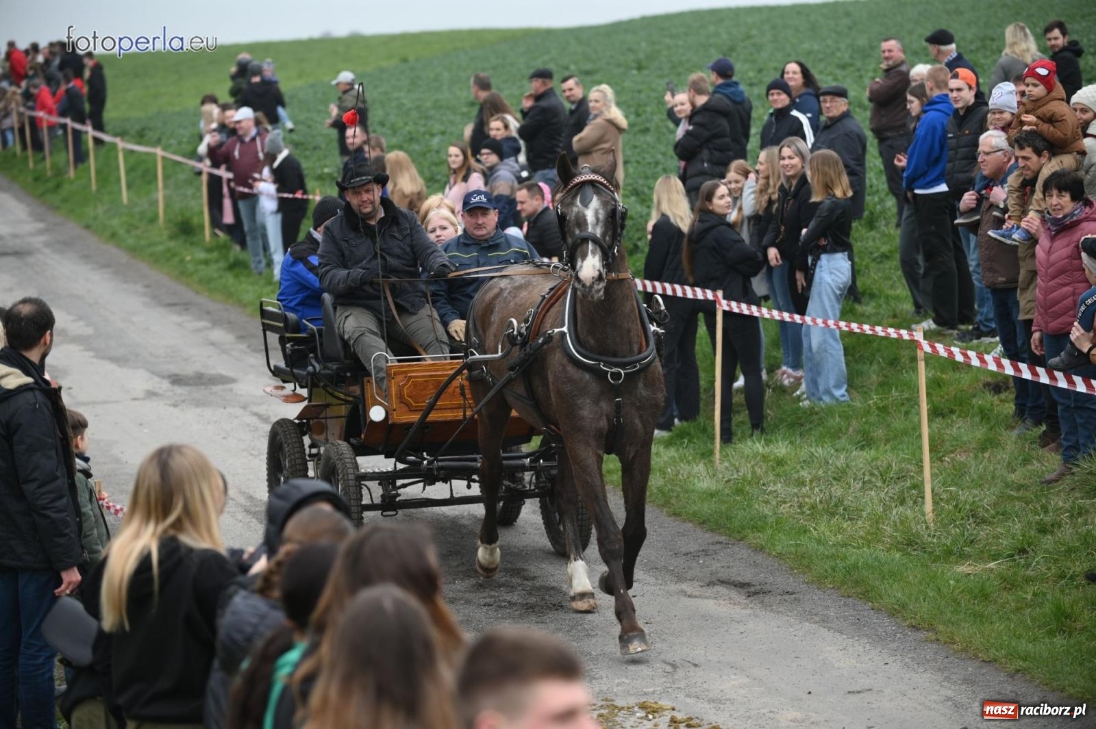 Zdjęcie w galerii na portalu naszraciborz.pl: Parada konna w Pietrowicach Wielkich [FOTO] wiadomości z regionu