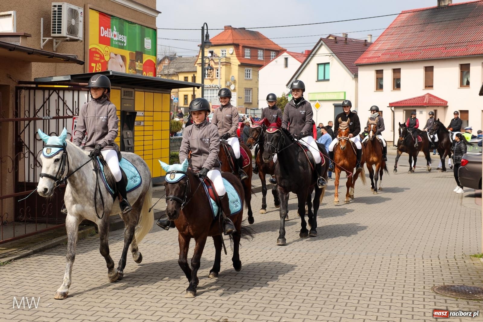 Zdjęcie w galerii na portalu naszraciborz.pl: Ludzie i obrzędy. Pietrowickie Osterreiten [FOTO] wiadomości z regionu