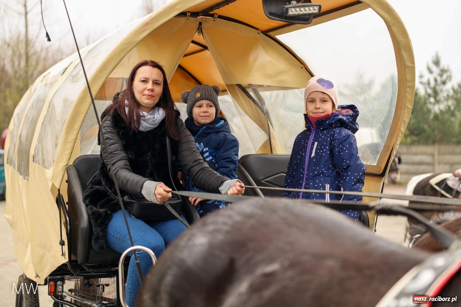 Zdjęcie w galerii na portalu naszraciborz.pl: Ludzie i obrzędy. Pietrowickie Osterreiten [FOTO] wiadomości z regionu