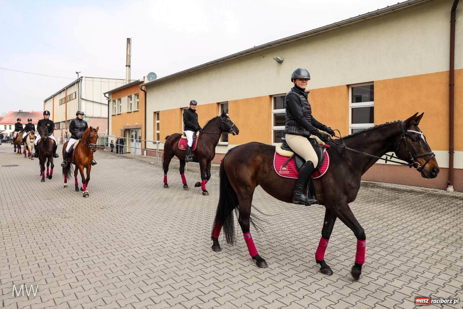 Zdjęcie w galerii na portalu naszraciborz.pl: Ludzie i obrzędy. Pietrowickie Osterreiten [FOTO] wiadomości z regionu