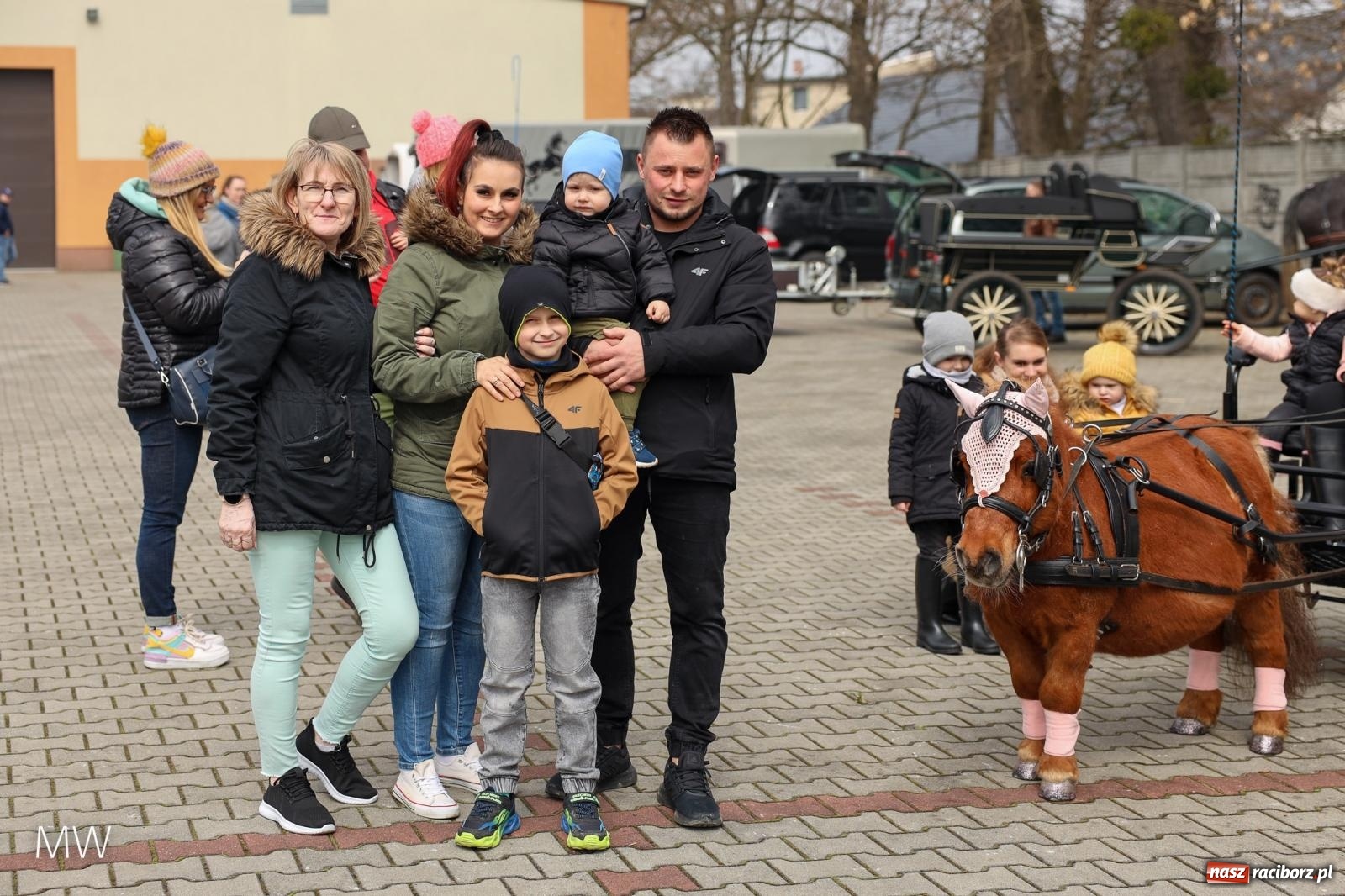 Zdjęcie w galerii na portalu naszraciborz.pl: Ludzie i obrzędy. Pietrowickie Osterreiten [FOTO] wiadomości z regionu