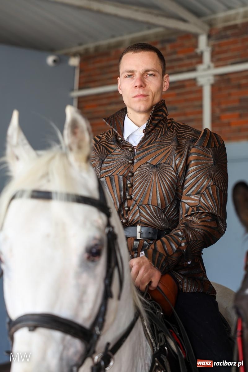 Zdjęcie w galerii na portalu naszraciborz.pl: Ludzie i obrzędy. Pietrowickie Osterreiten [FOTO] wiadomości z regionu