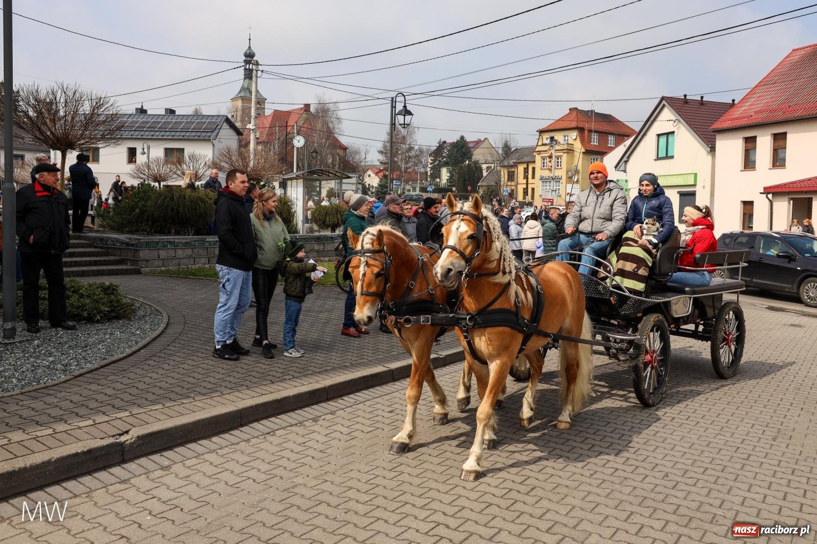 Zdjęcie w galerii na portalu naszraciborz.pl: Ludzie i obrzędy. Pietrowickie Osterreiten [FOTO] wiadomości z regionu
