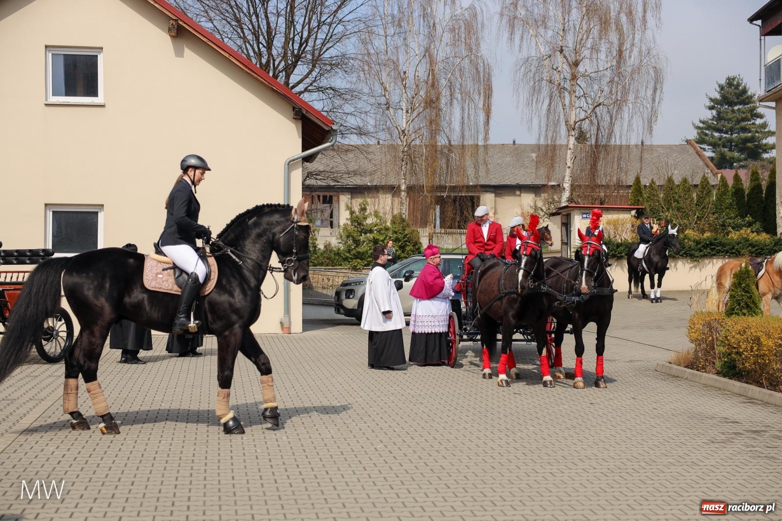Zdjęcie w galerii na portalu naszraciborz.pl: Ludzie i obrzędy. Pietrowickie Osterreiten [FOTO] wiadomości z regionu