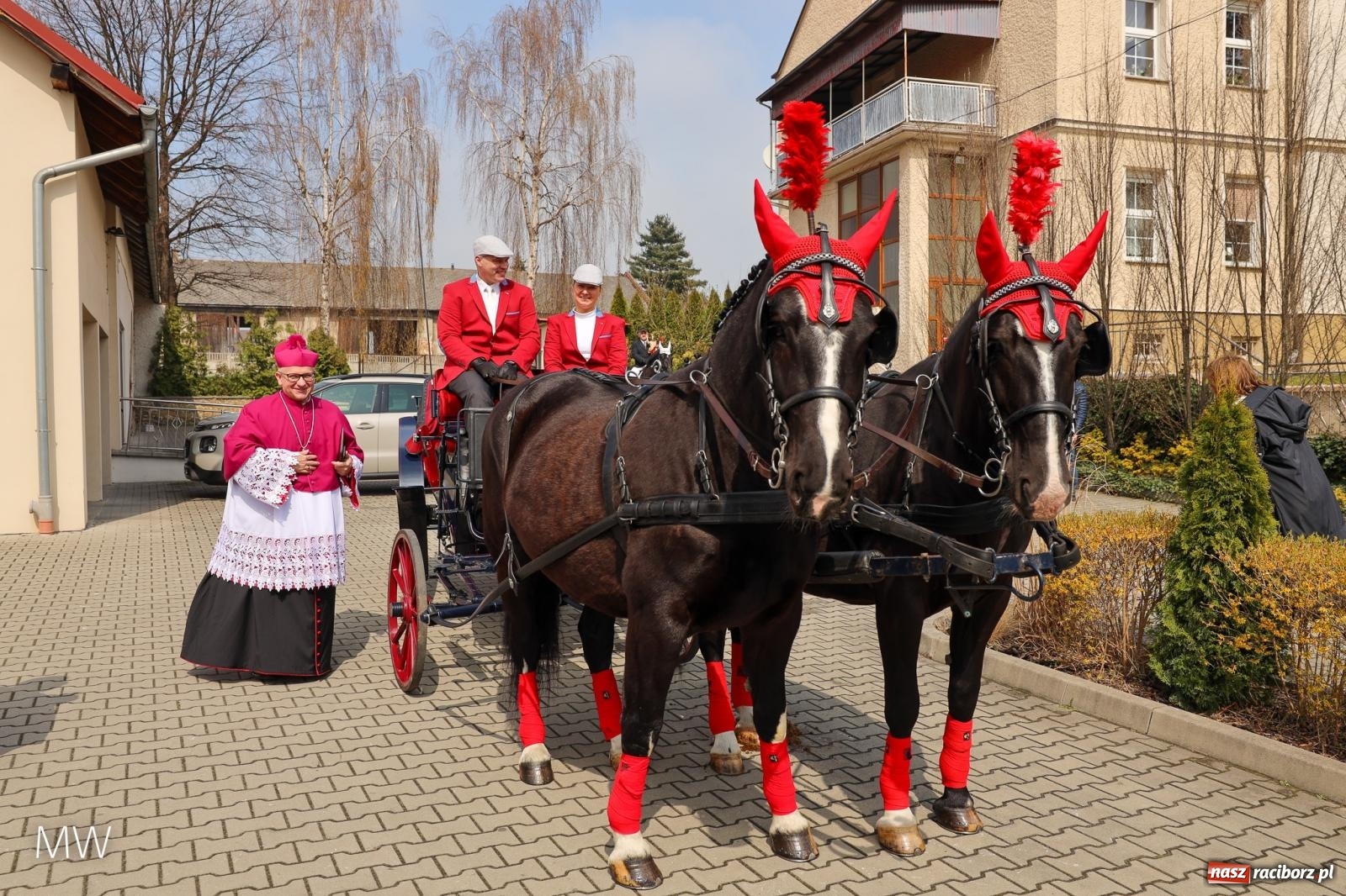 Zdjęcie w galerii na portalu naszraciborz.pl: Ludzie i obrzędy. Pietrowickie Osterreiten [FOTO] wiadomości z regionu