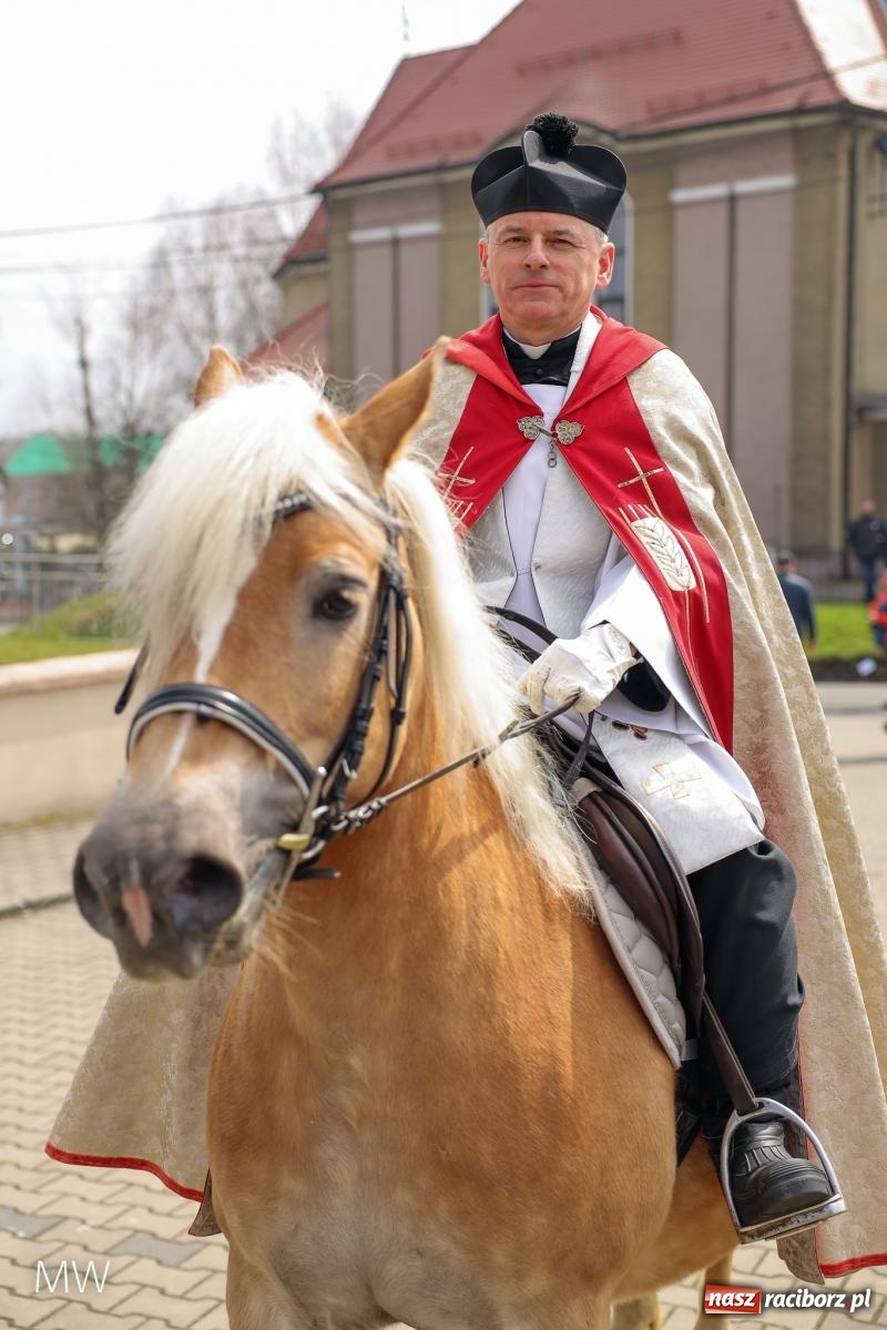 Zdjęcie w galerii na portalu naszraciborz.pl: Ludzie i obrzędy. Pietrowickie Osterreiten [FOTO] wiadomości z regionu