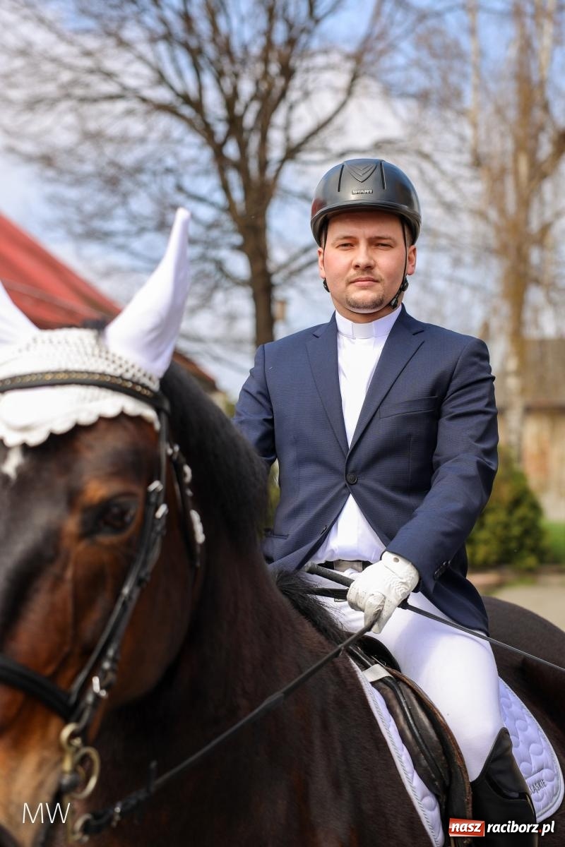 Zdjęcie w galerii na portalu naszraciborz.pl: Ludzie i obrzędy. Pietrowickie Osterreiten [FOTO] wiadomości z regionu