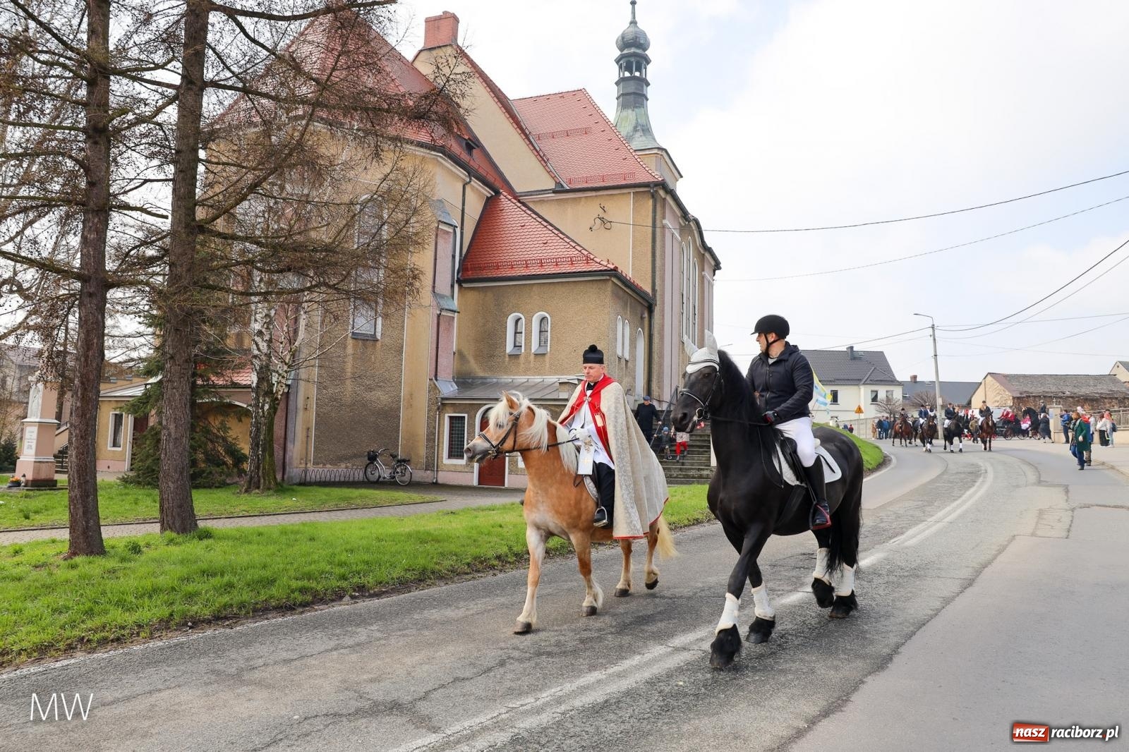 Zdjęcie w galerii na portalu naszraciborz.pl: Ludzie i obrzędy. Pietrowickie Osterreiten [FOTO] wiadomości z regionu