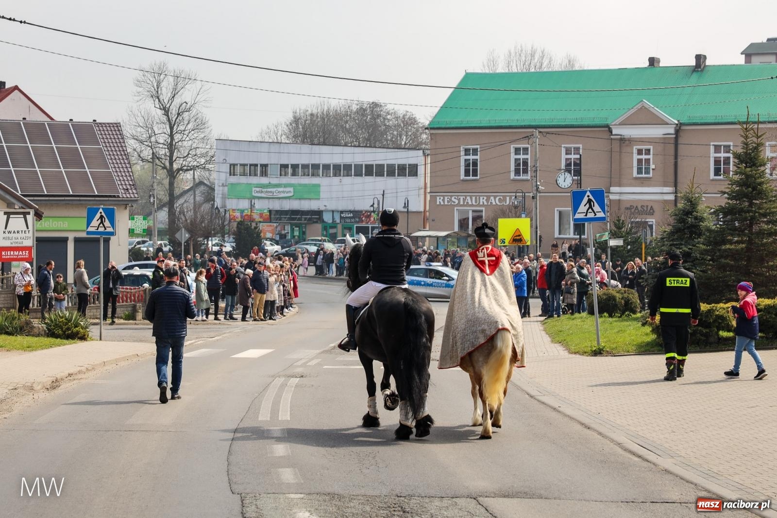 Zdjęcie w galerii na portalu naszraciborz.pl: Ludzie i obrzędy. Pietrowickie Osterreiten [FOTO] wiadomości z regionu