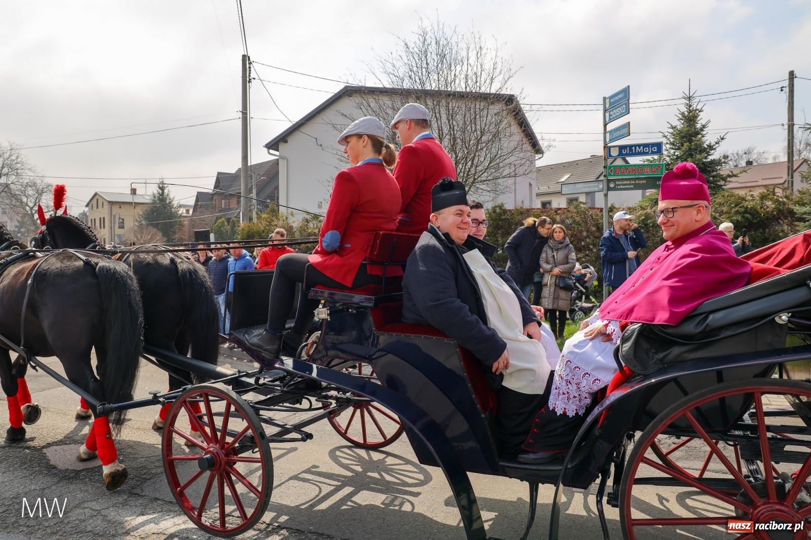 Zdjęcie w galerii na portalu naszraciborz.pl: Ludzie i obrzędy. Pietrowickie Osterreiten [FOTO] wiadomości z regionu
