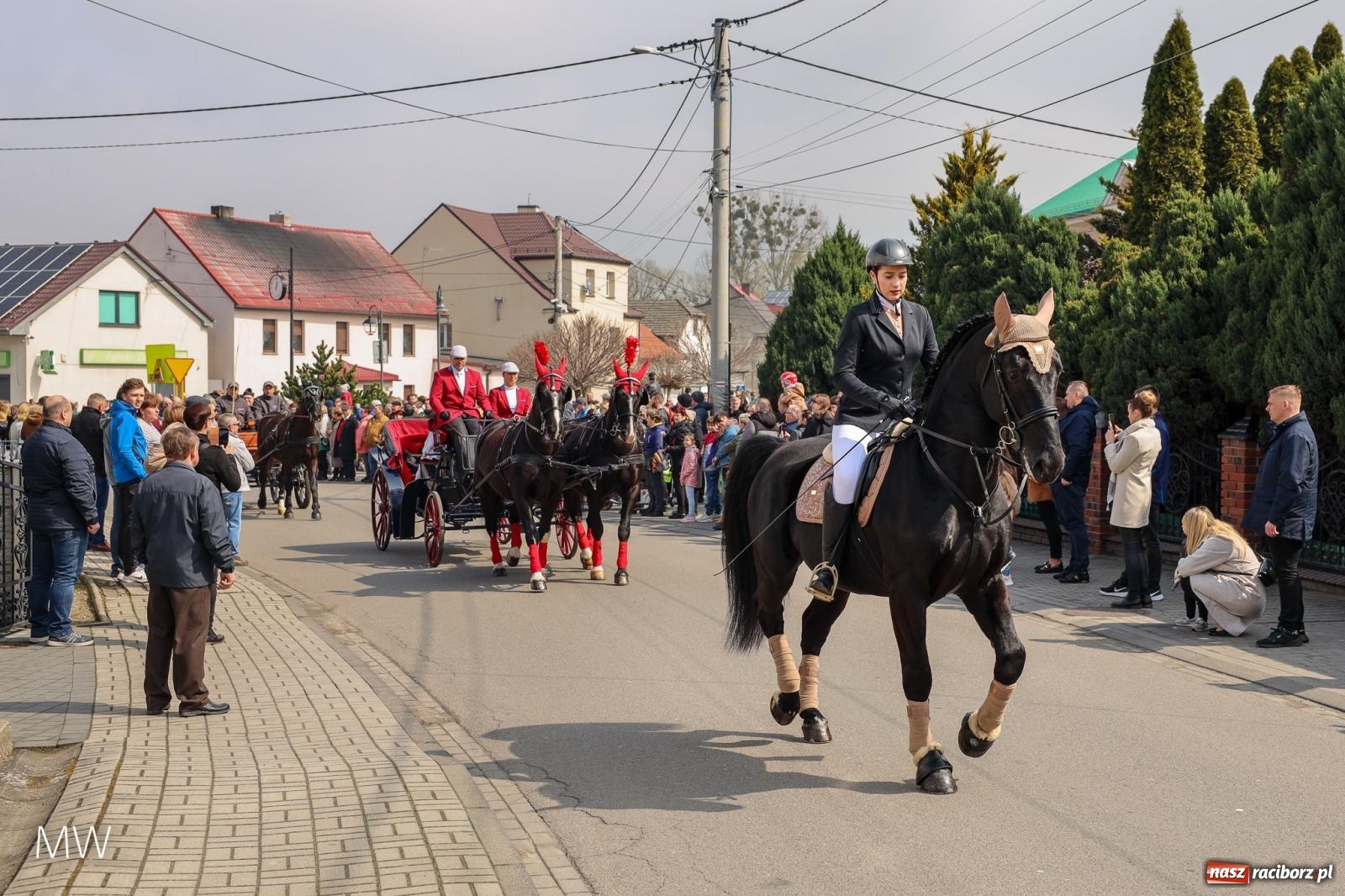 Zdjęcie w galerii na portalu naszraciborz.pl: Ludzie i obrzędy. Pietrowickie Osterreiten [FOTO] wiadomości z regionu