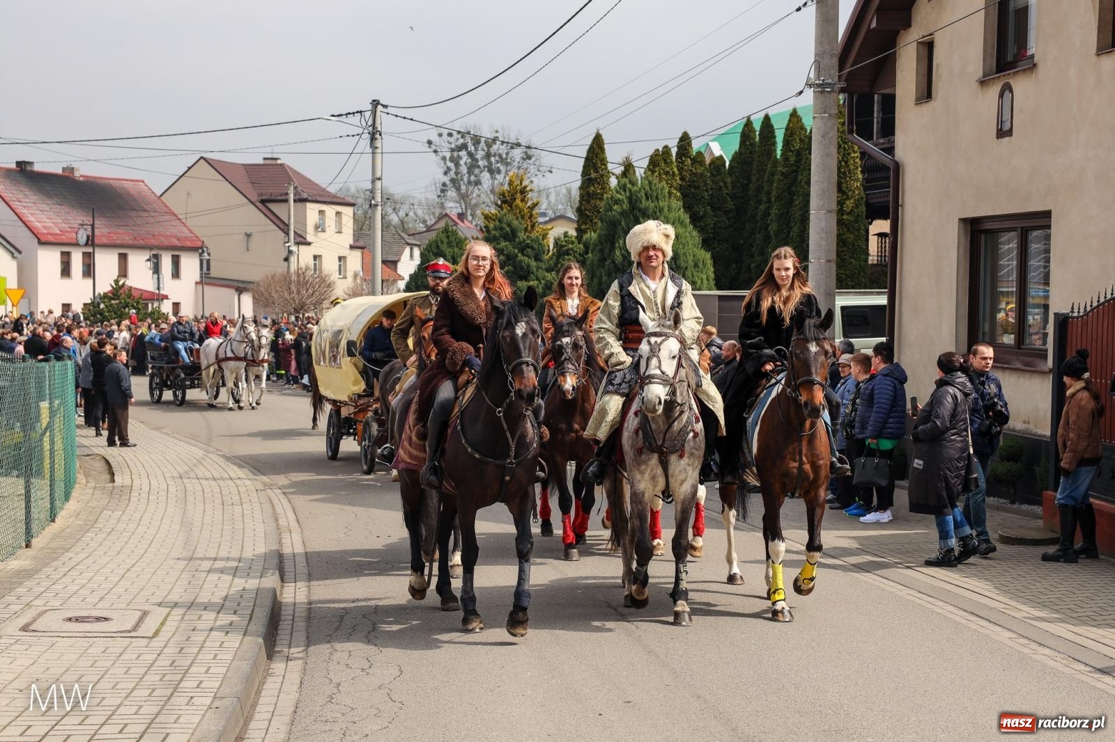 Zdjęcie w galerii na portalu naszraciborz.pl: Ludzie i obrzędy. Pietrowickie Osterreiten [FOTO] wiadomości z regionu