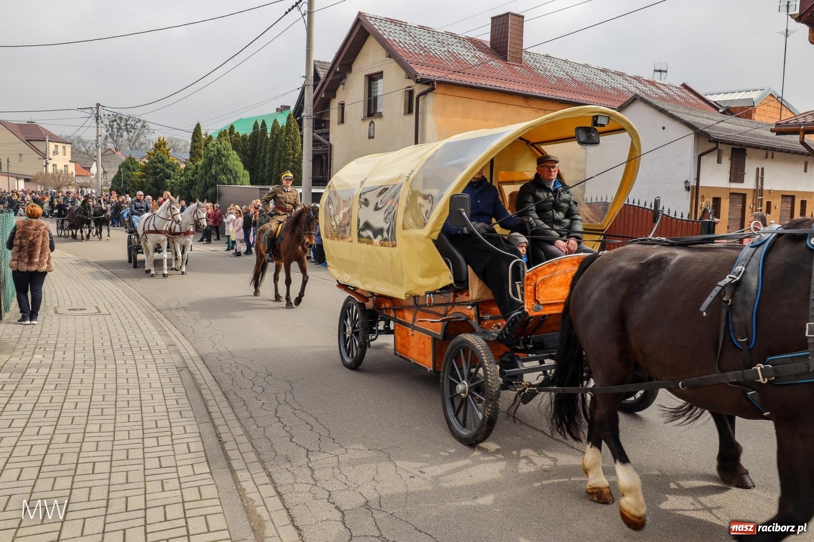 Zdjęcie w galerii na portalu naszraciborz.pl: Ludzie i obrzędy. Pietrowickie Osterreiten [FOTO] wiadomości z regionu