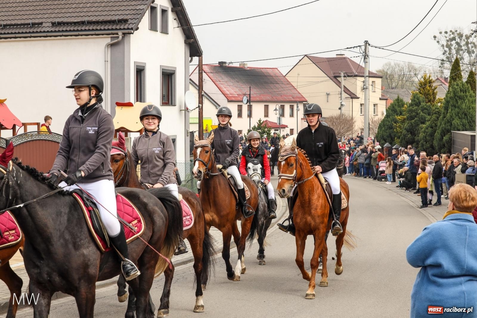 Zdjęcie w galerii na portalu naszraciborz.pl: Ludzie i obrzędy. Pietrowickie Osterreiten [FOTO] wiadomości z regionu